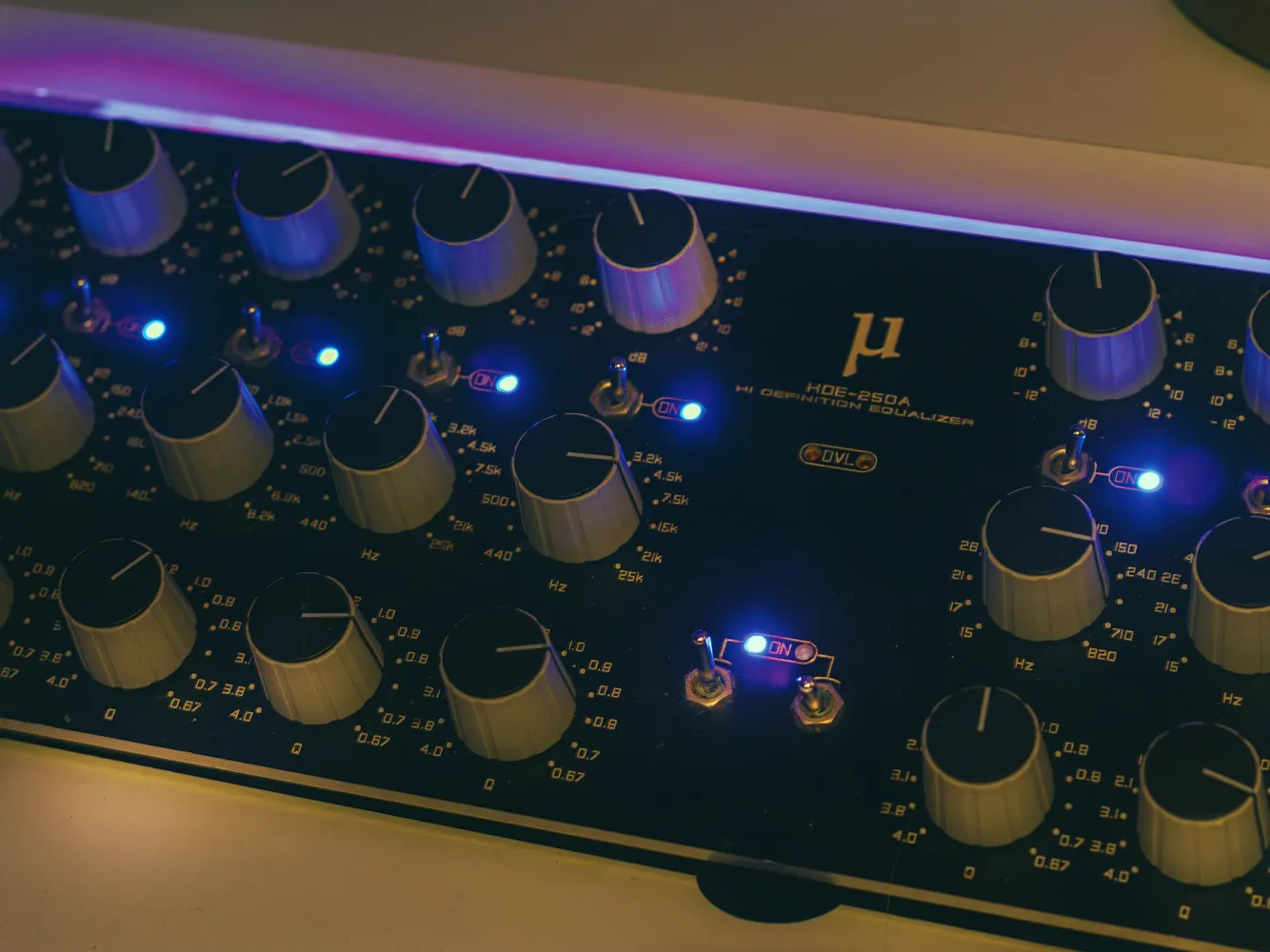 EDM mastering studio hardware